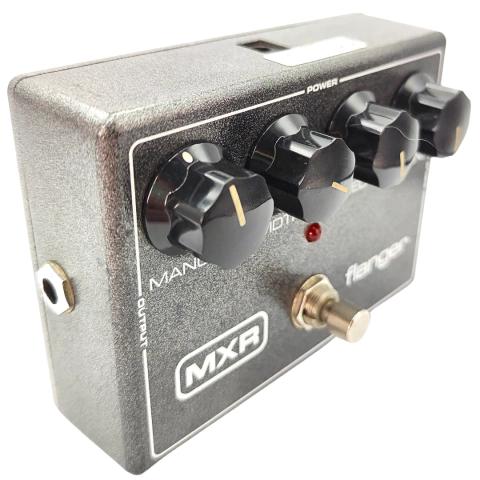Pedal de Efectos MXR M117R Flanger Analógico para Guitarra y Bajo 18V Original